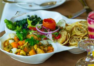 Makanan di atau di tempat lain dekat hotel