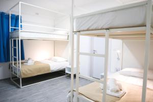 Una cama o camas en una habitación de AM Hostel