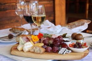 Đồ ăn tại/gần nhà khách