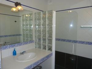 Phòng tắm tại Casas del parador - Abadía