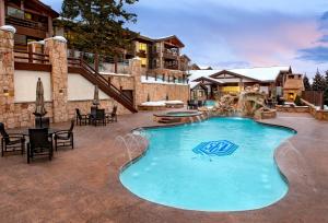 Bazén v ubytování Stein Eriksen Lodge Deer Valley nebo v jeho okolí