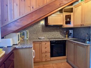 A kitchen or kitchenette at BPIRINEOS-Estós Még 6 kép