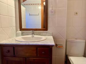 A bathroom at BPIRINEOS-Estós