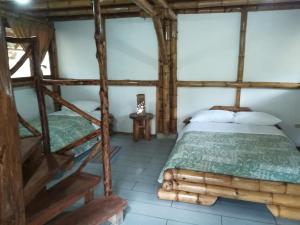 A bed or beds in a room at Finca Las Palmas Ecolodge