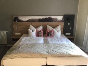 מיטה או מיטות בחדר ב-Ehringer Hof