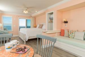 Katil atau katil-katil dalam bilik di The Saint Augustine Beach House