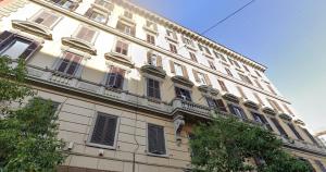 The building in which a panziókat is located