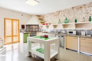 a kitchen with a white table in a room at Villa Turonet in Vilafranca de Bonany