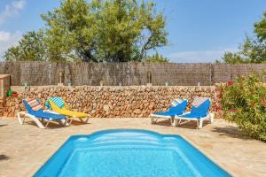 The swimming pool at or close to Sa Barraca d'en Caminer