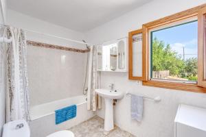 A bathroom at Sa Barraca d'en Caminer