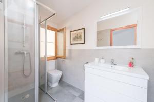 Ein Badezimmer in der Unterkunft S Olivera