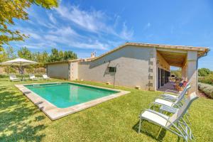 a house with a swimming pool in a yard at Finca Sa Pradera in Se Casa Blanca