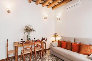 a living room with a couch and a table at Casa de los Abuelos 20 in Vejer de la Frontera