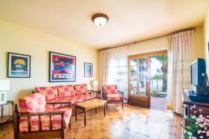 Televízia a/alebo spoločenská miestnosť v ubytovaní Apartamento Barranco Seco