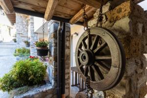 Zdjęcie z galerii obiektu Casa Rita app 2 w Tremosine Sul Garda
