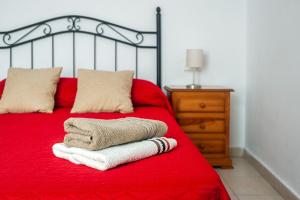 Łóżko lub łóżka w pokoju w obiekcie Apartamento Doña Alba