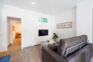 Televízia a/alebo spoločenská miestnosť v ubytovaní Apartamento Margarita - Remedios