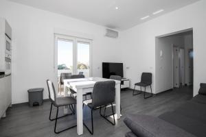Telewizja i/lub zestaw kina domowego w obiekcie Apartamento Marei 3