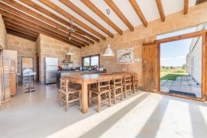 A kitchen or kitchenette at Son Coranta