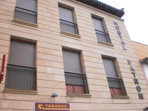 Photo de la galerie de l'établissement Hostal Patrón, à Castañares de Rioja