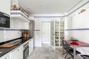 Kuchyňa alebo kuchynka v ubytovaní Villa Con Encanto Cerca De La Playa