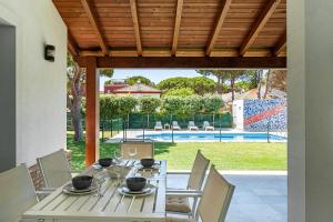 Bazén v ubytovaní Villa Con Encanto Cerca De La Playa alebo v jeho blízkosti