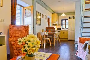 A kitchen or kitchenette at Casa entre Nerja y Frigiliana