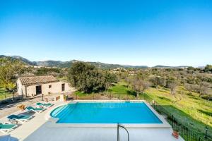 Villa con piscina y vistas en Villa Sastre, en Moscari