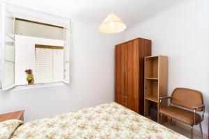 A bed or beds in a room at Luminoso apartamento en Cadiz