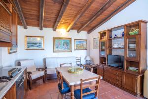 ห้องอาหารหรือที่รับประทานอาหารของ Casa Baja Sardinia