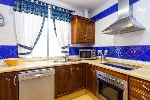 Kuchyňa alebo kuchynka v ubytovaní Calas de Conil Duplex B