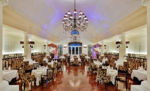 Restaurace v ubytování Barceló Maya Palace - All Inclusive
