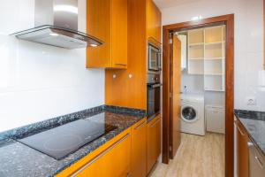 A kitchen or kitchenette at Syrenah