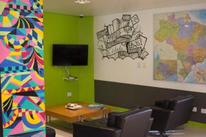 TV a/nebo společenská místnost v ubytování Anhembi Hostel