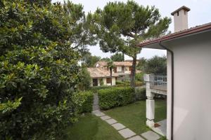 a view of a house from the backyard at Baseventuno 4 Bilocale in San Martino della Battaglia