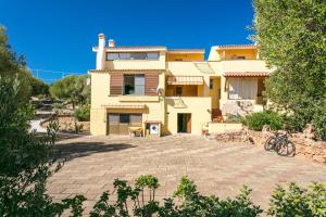 a large house with a stone driveway in front of it at Casa Marianna in Porto San Paolo
