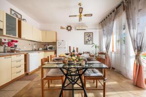a kitchen with a glass table and chairs at Casa Dea72 in Santa Luria