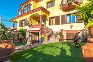 A garden outside Casa Albina