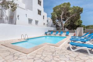 The swimming pool at or close to Apartamentos Karin 2ºe