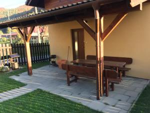 Kawasan patio atau luaran di Chata pri jaskyni Bystrá