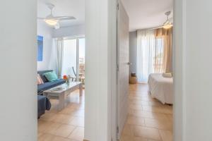 Łóżko lub łóżka w pokoju w obiekcie Apartamento "soñac sol"
