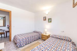 A bed or beds in a room at Sa Barraca d'en Caminer