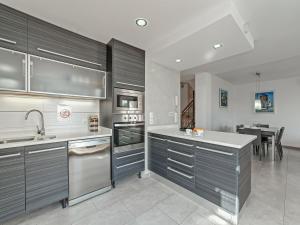 A kitchen or kitchenette at Montevela