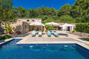 The swimming pool at or close to Finca Coster