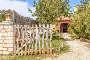 A garden outside Sa Barraca d'en Caminer