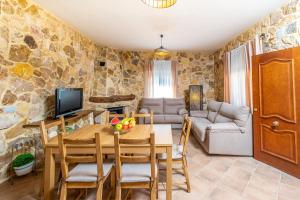 Televízia a/alebo spoločenská miestnosť v ubytovaní Finca Encanto