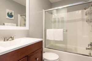 Bilik mandi di San Sierra 2 +10 gambar