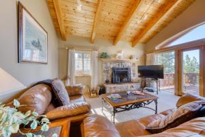a living room with leather furniture and a fireplace at Altdorf Vista in Tyrolian Village
