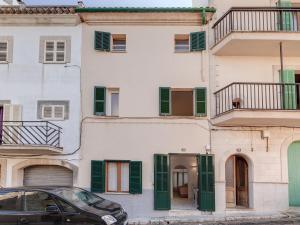 The building in which the holiday home is located