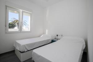 Łóżko lub łóżka w pokoju w obiekcie Apartamento Marei 1
